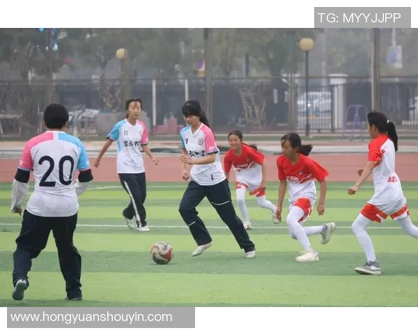 藏族足球球星崭露头角展现独特魅力引领民族足球新风潮